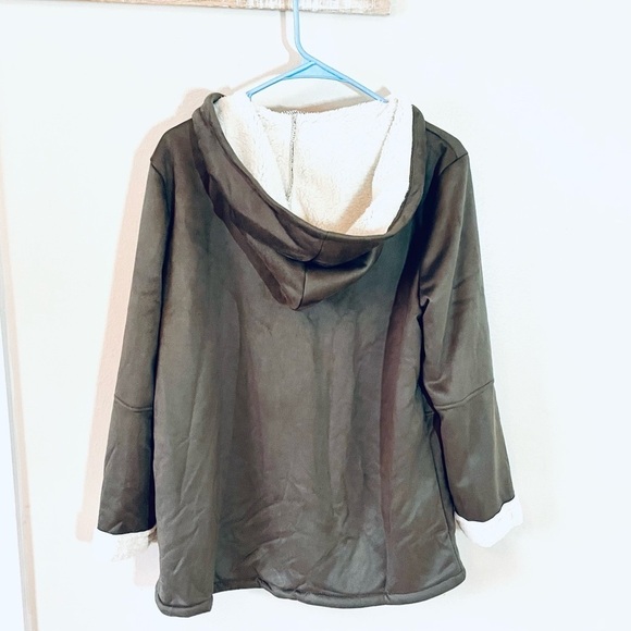 Women’s Army Green Fleece Jacket - Size Medium - Picture 12 of 13
